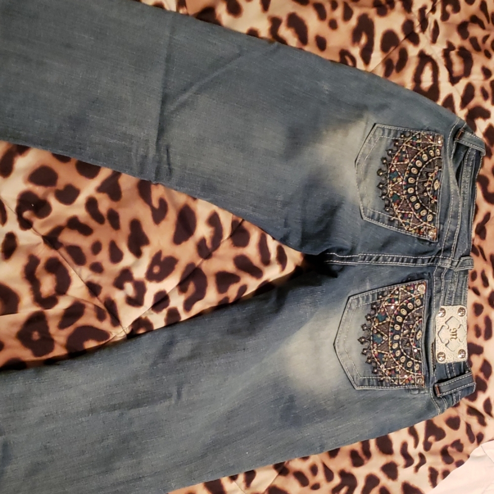 Miss Me Mid Rise Cuffed Capris Size 28